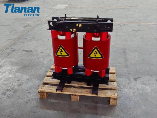 Μετασχηματιστές τύπου χυθείσας ρητίνης χωρίς απώλεια φορτίου 208 W που ενσωματώνουν προστασία IP00 για την εξασφάλιση και τη διανομή ηλεκτρικής ενέργειας